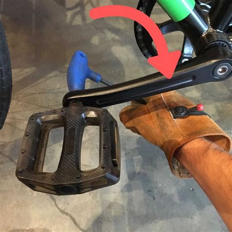 Woom Bike Remove Pedals